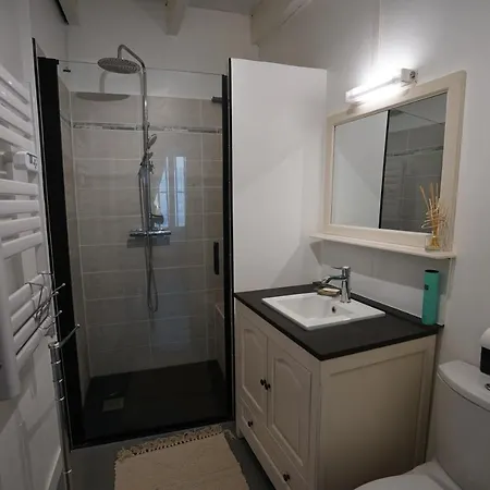 Les Volets Bleus 펜션 *