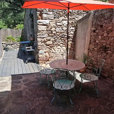 Les Volets Bleus 펜션 *